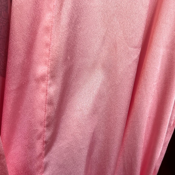 Limited Edition Victoria's Secret 2016 Pink Robe - Picture 8 of 16